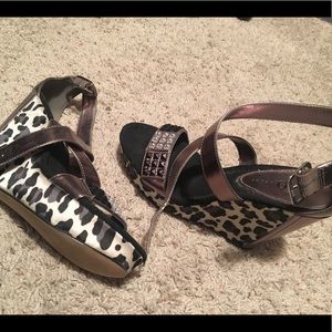 Leopard diamond wedges